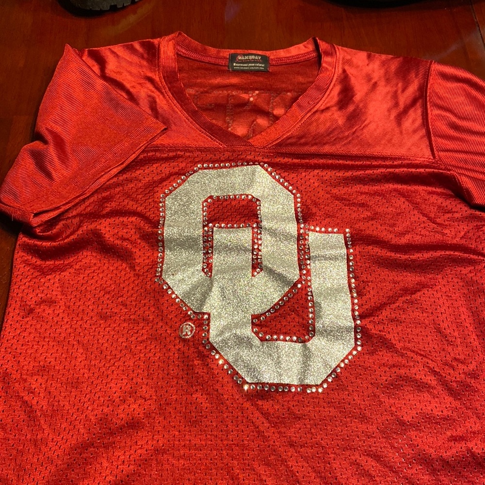 Women’s Oklahoma Sooners jerseys size medium! Red with silver glitter!